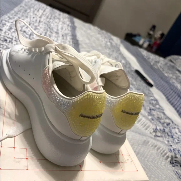 Alexander McQueen White Textured Sole Sneakers - Picture 2 of 4